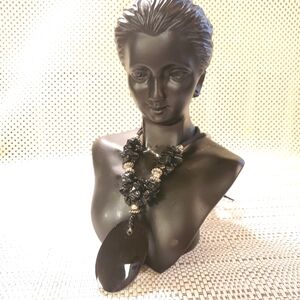 VTG Black acrylic choker